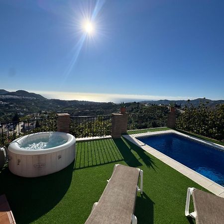 Villa En Frigiliana Con Piscina, Jacuzzi Y Espectaculares Vistas Buitenkant foto