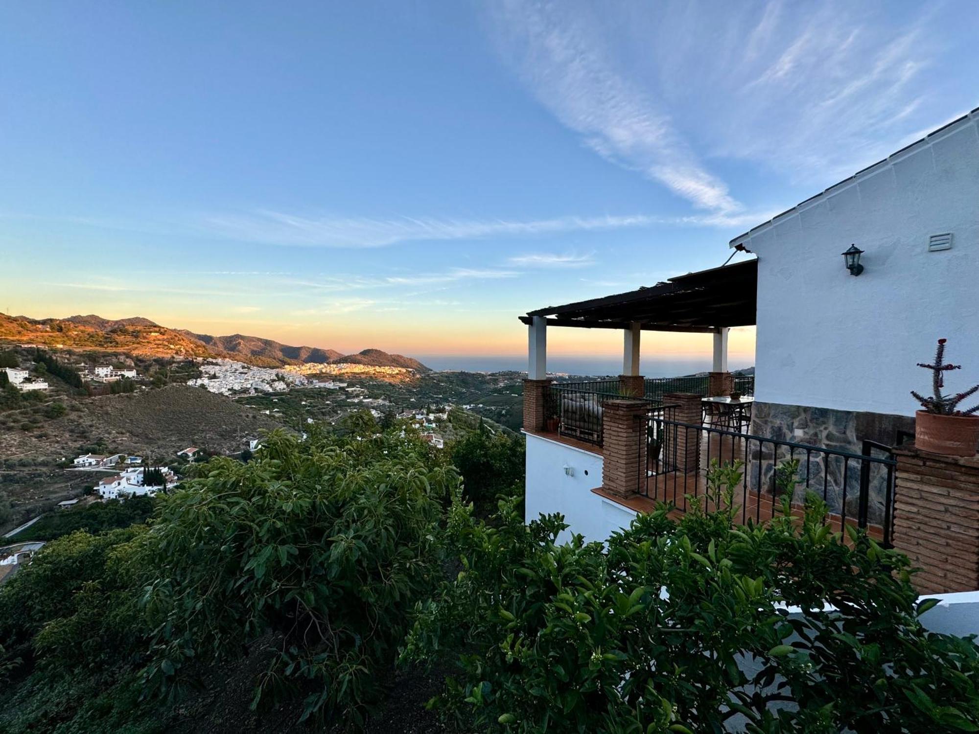 Villa En Frigiliana Con Piscina, Jacuzzi Y Espectaculares Vistas Buitenkant foto