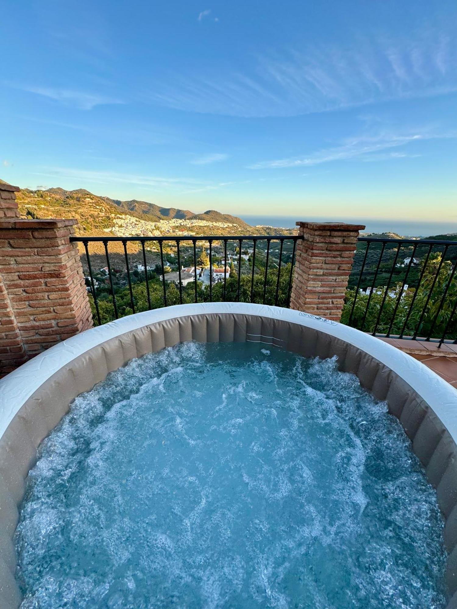 Villa En Frigiliana Con Piscina, Jacuzzi Y Espectaculares Vistas Buitenkant foto