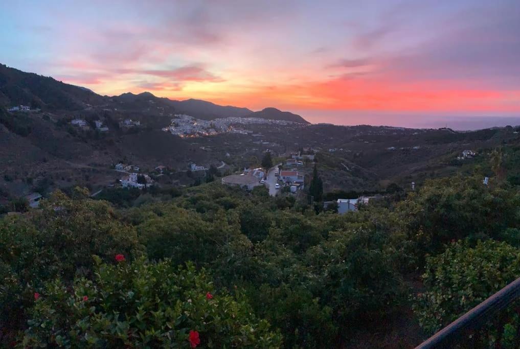 Villa En Frigiliana Con Piscina, Jacuzzi Y Espectaculares Vistas Buitenkant foto