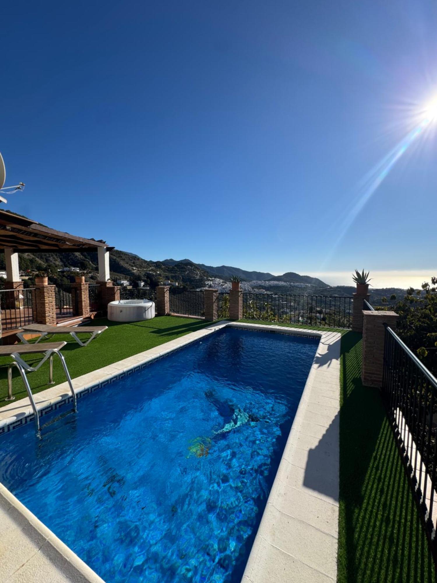 Villa En Frigiliana Con Piscina, Jacuzzi Y Espectaculares Vistas Buitenkant foto