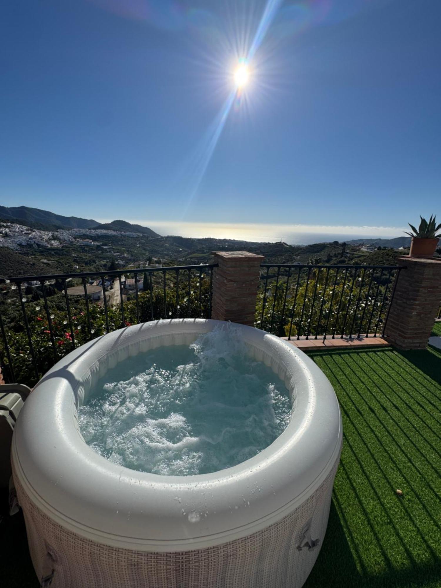 Villa En Frigiliana Con Piscina, Jacuzzi Y Espectaculares Vistas Buitenkant foto