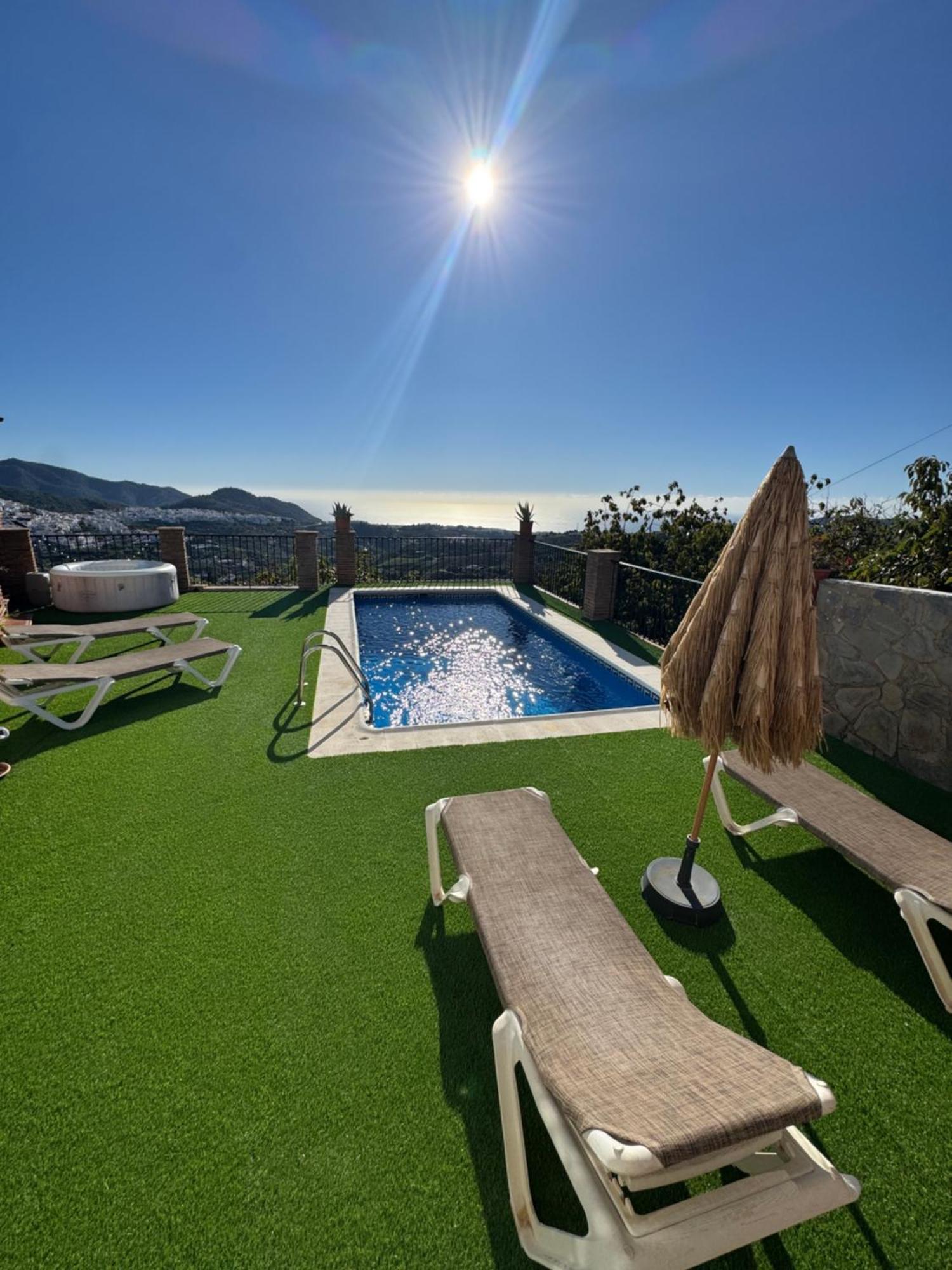 Villa En Frigiliana Con Piscina, Jacuzzi Y Espectaculares Vistas Buitenkant foto