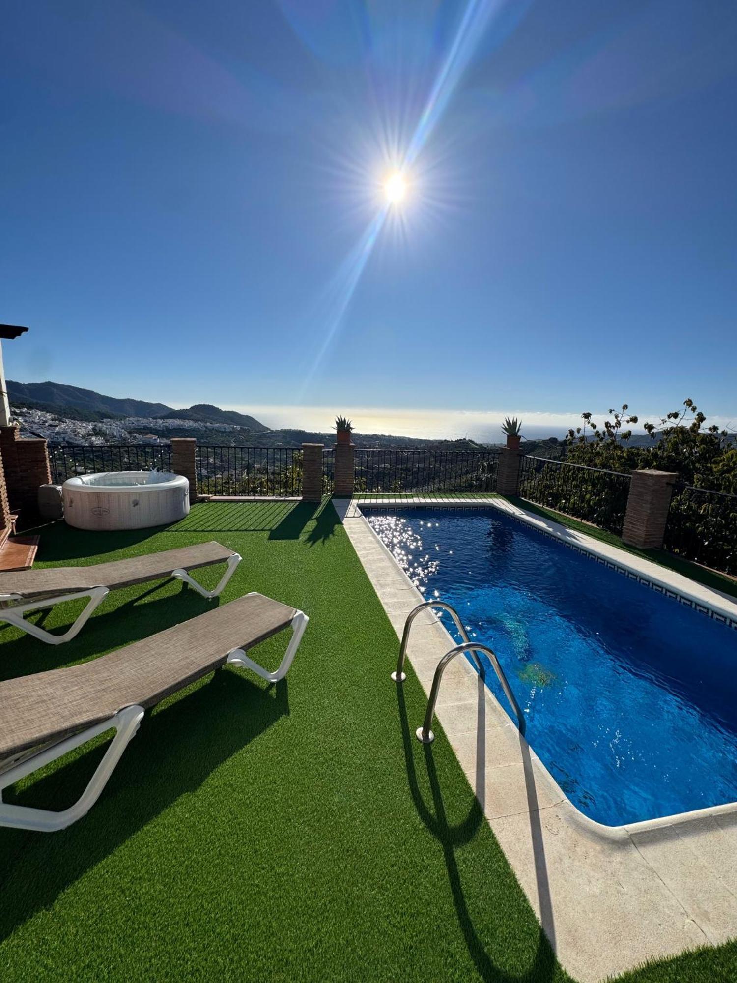 Villa En Frigiliana Con Piscina, Jacuzzi Y Espectaculares Vistas Buitenkant foto